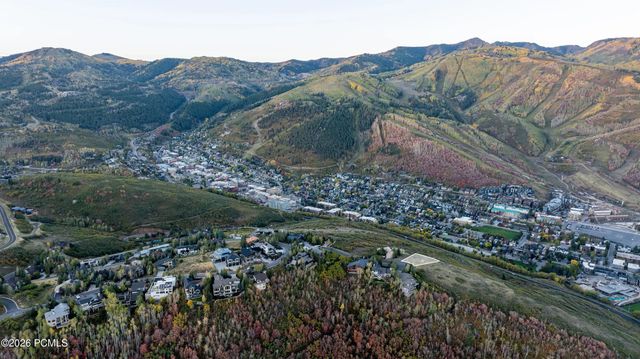 1364 Golden Way 93, Park City