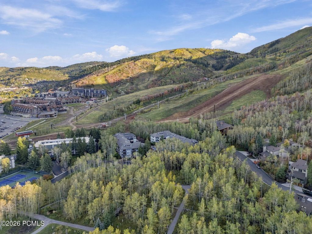 405 Silver King Drive 110, Park City