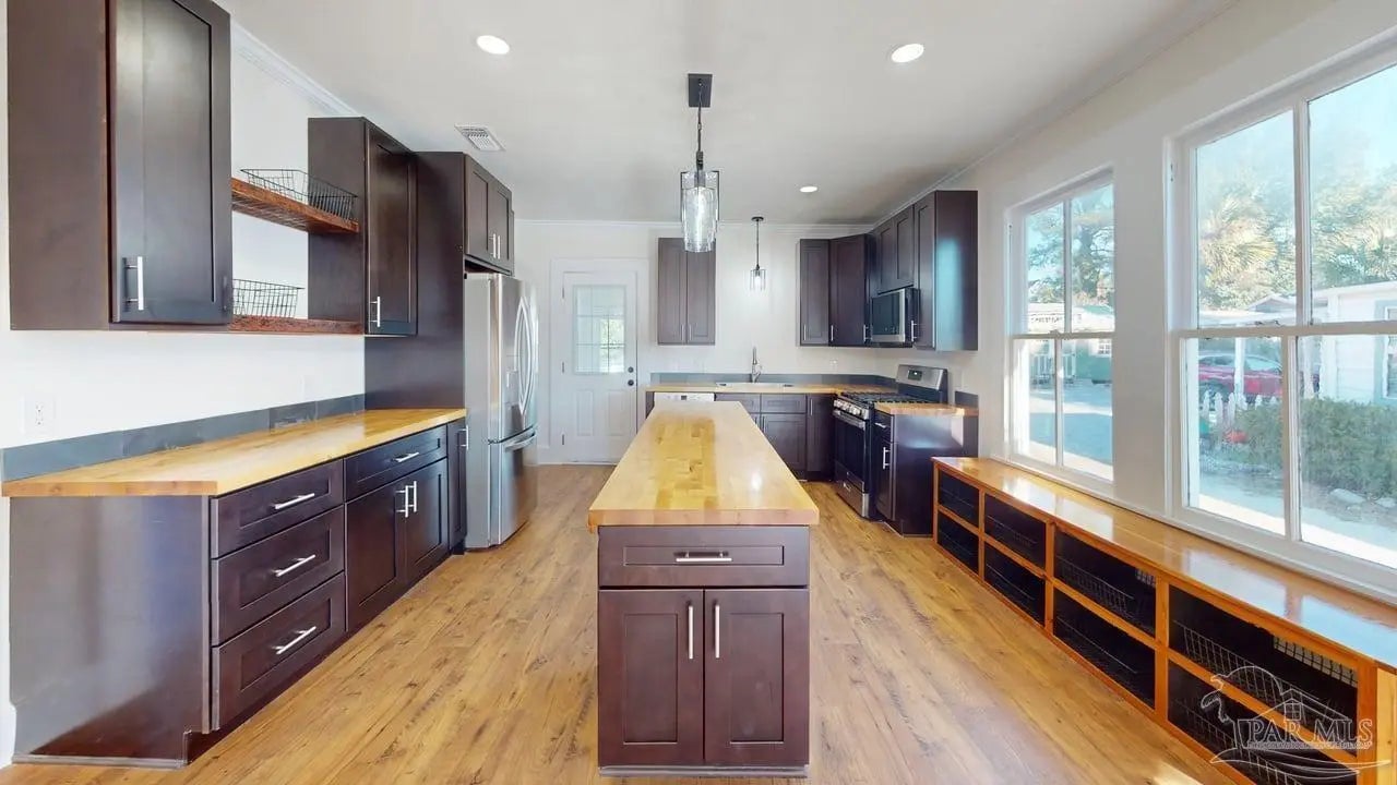 Photo of Listing #676342