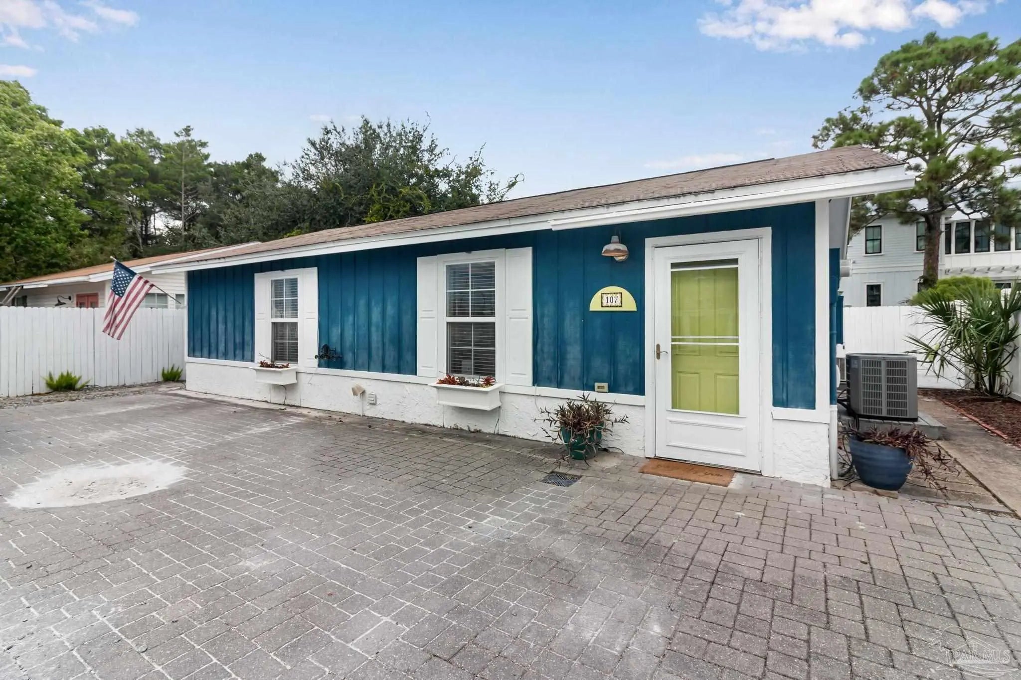 Photo of Listing #672136