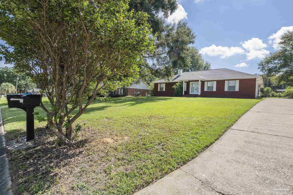 1009 Rachel Cir, Cantonment