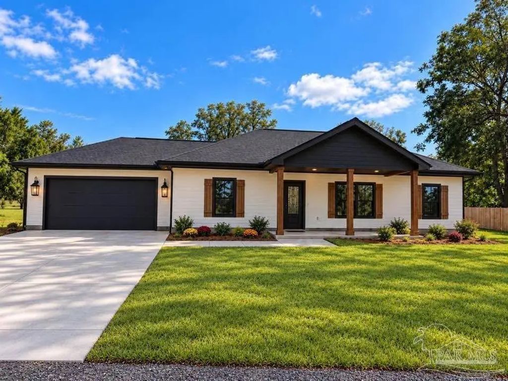 13732 N Hwy 87, Jay