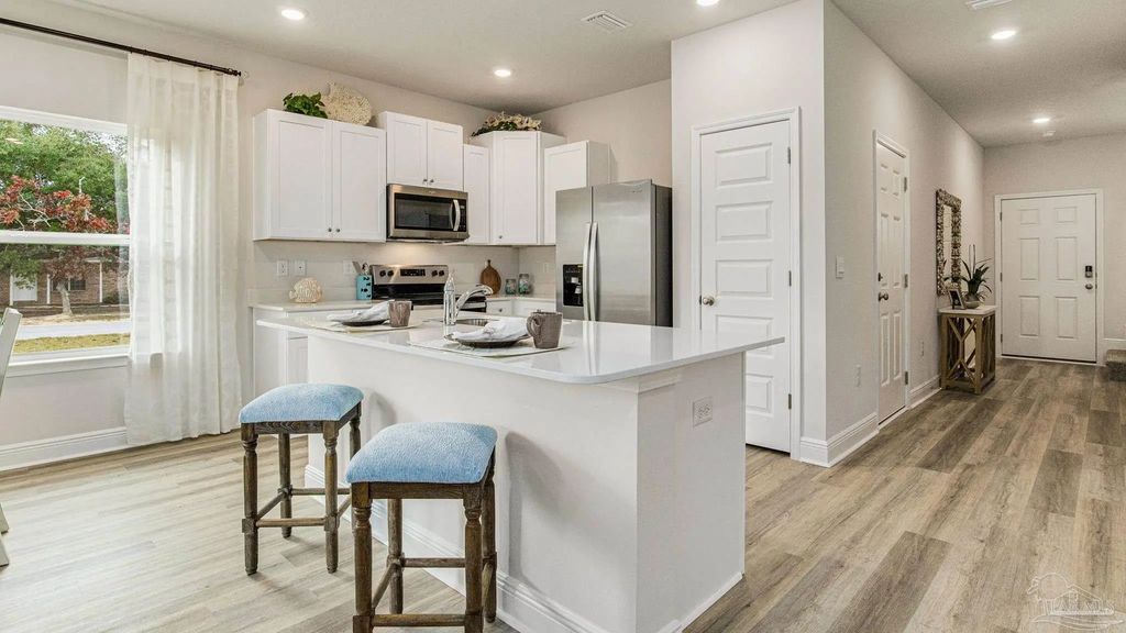 8455 Midtown Ct, Navarre