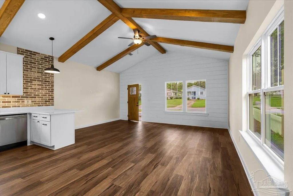 1106 N E St, Pensacola