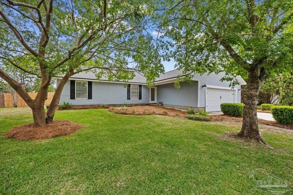 1938 N Iris Ln, Navarre