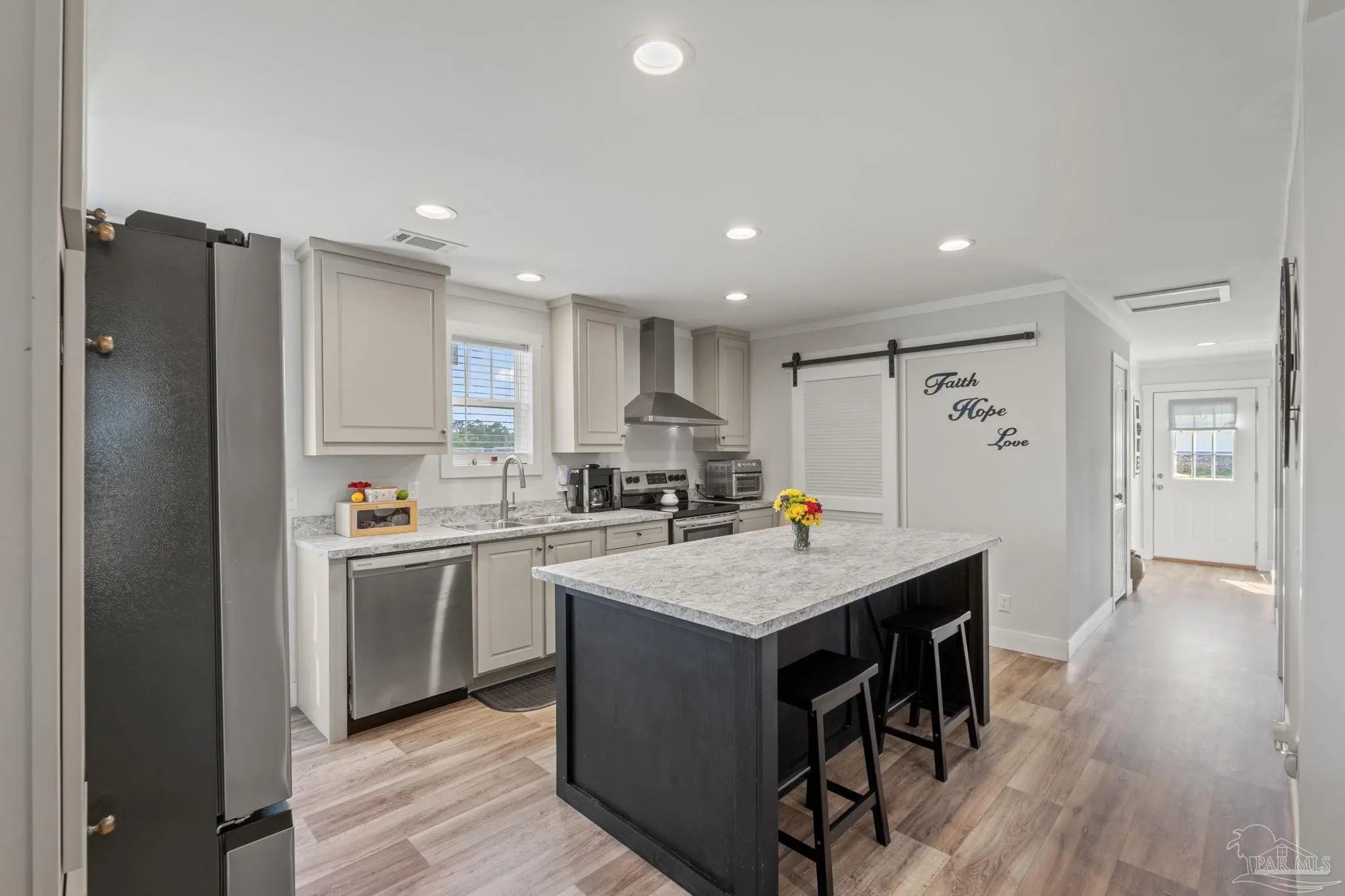 Photo of Listing #671059