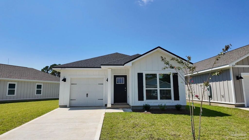 2135 Aqua St, Gulf Breeze