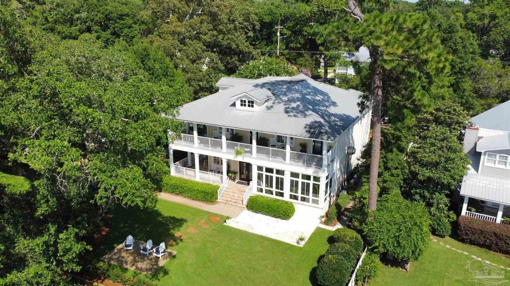 202 S Mobile St, Fairhope