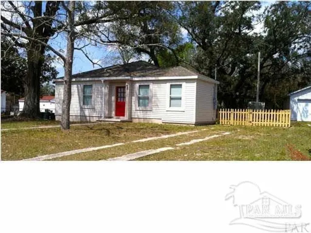 250 Chestnut St, Pensacola