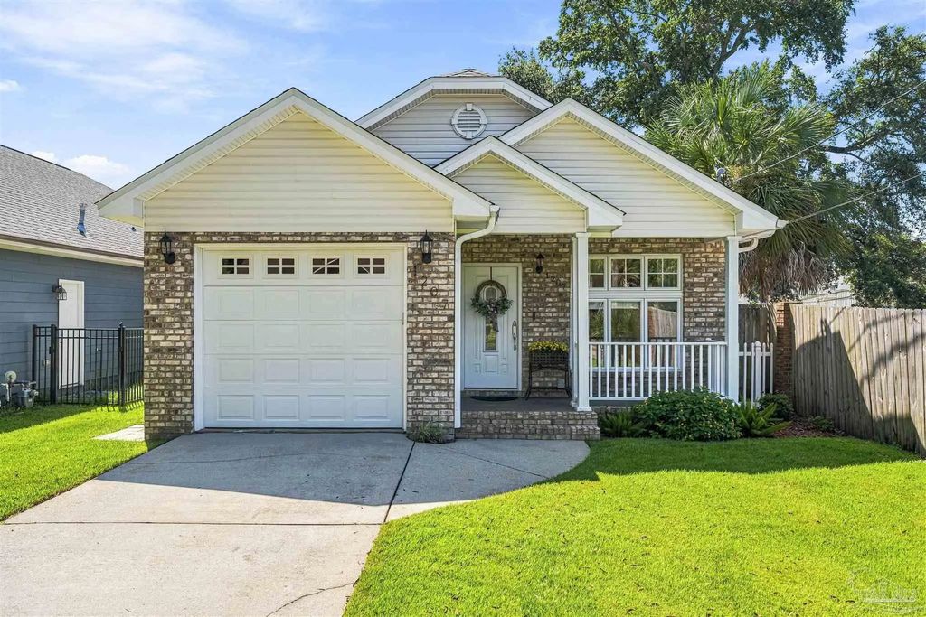 1207 E Hatton St, Pensacola