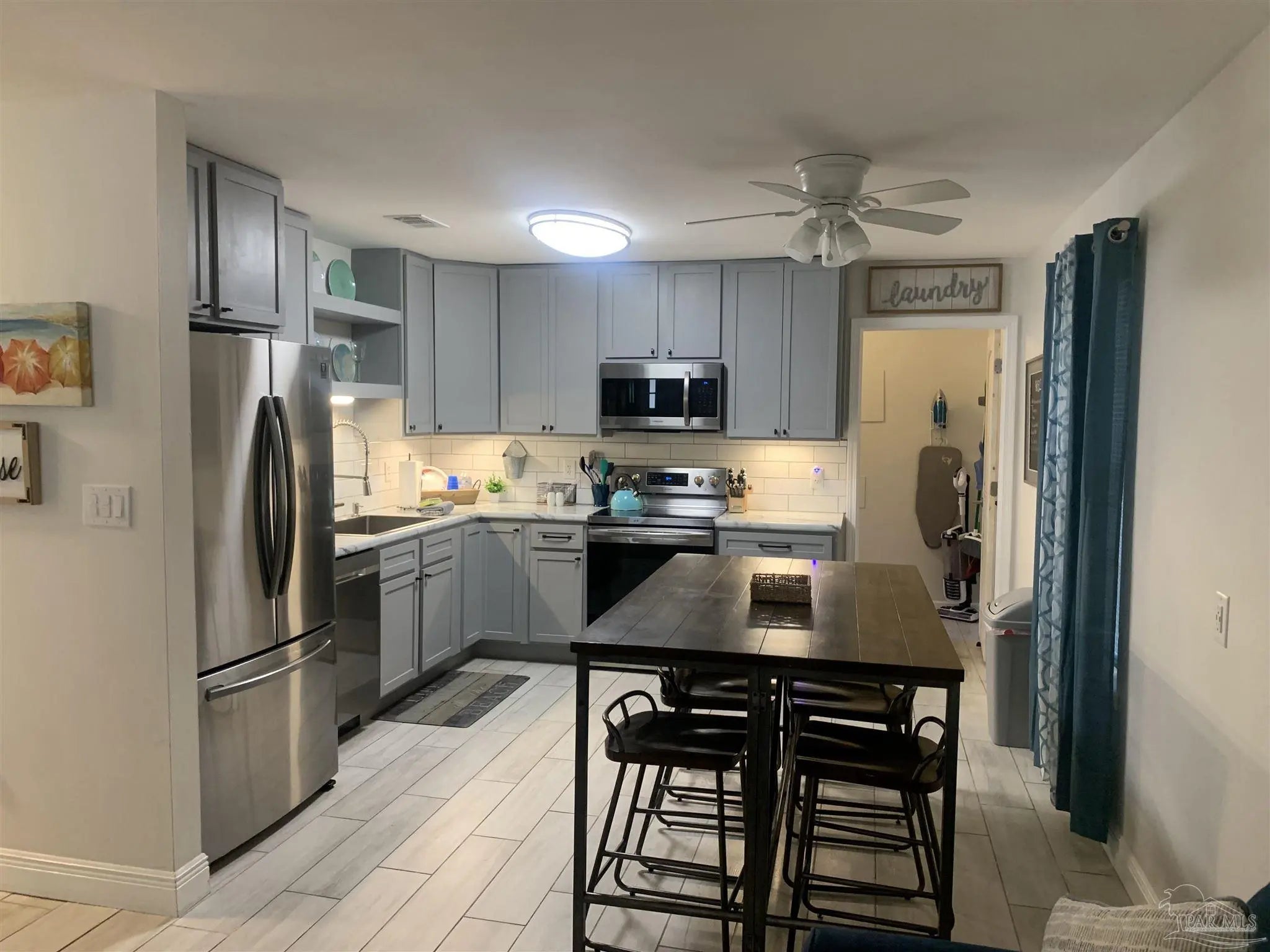 Photo of Listing #677875