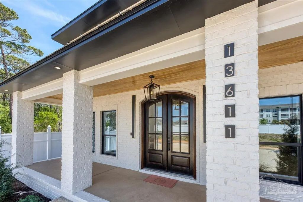 13611 Zodiac Dr, Pensacola