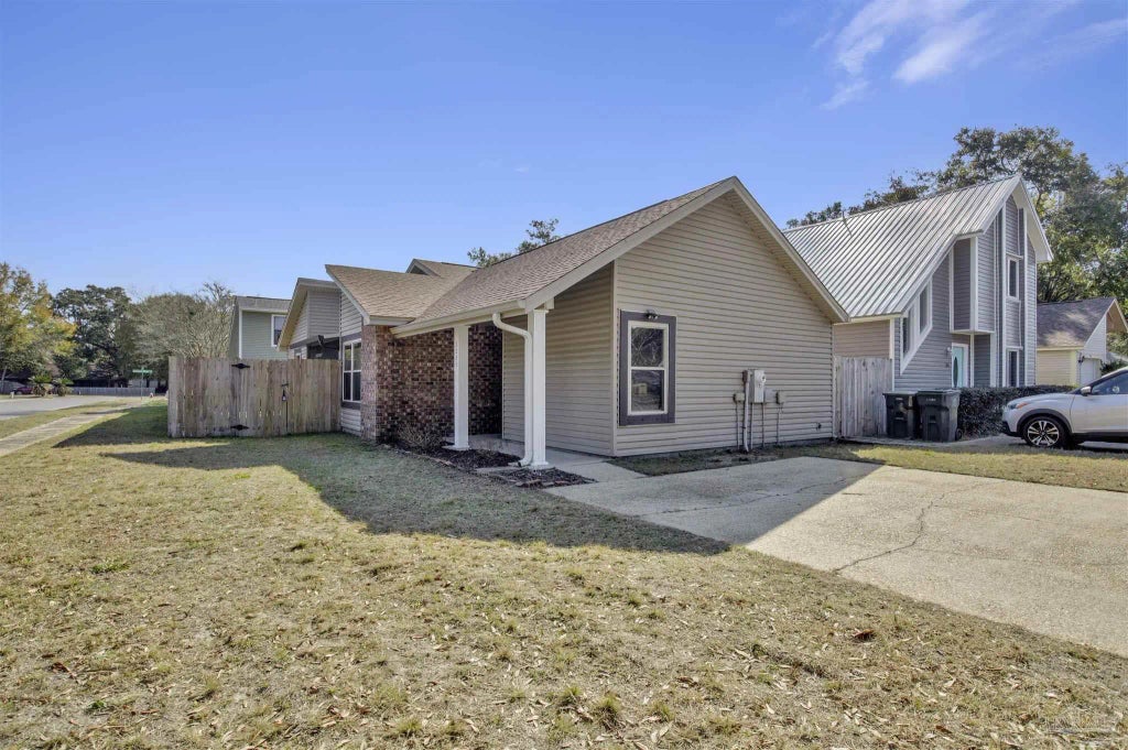 3020 Cedarwood Village Ln, Pensacola