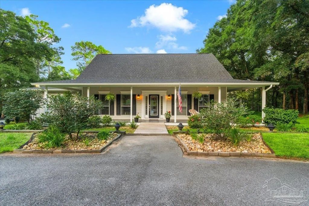 4951 Winding Way, Milton