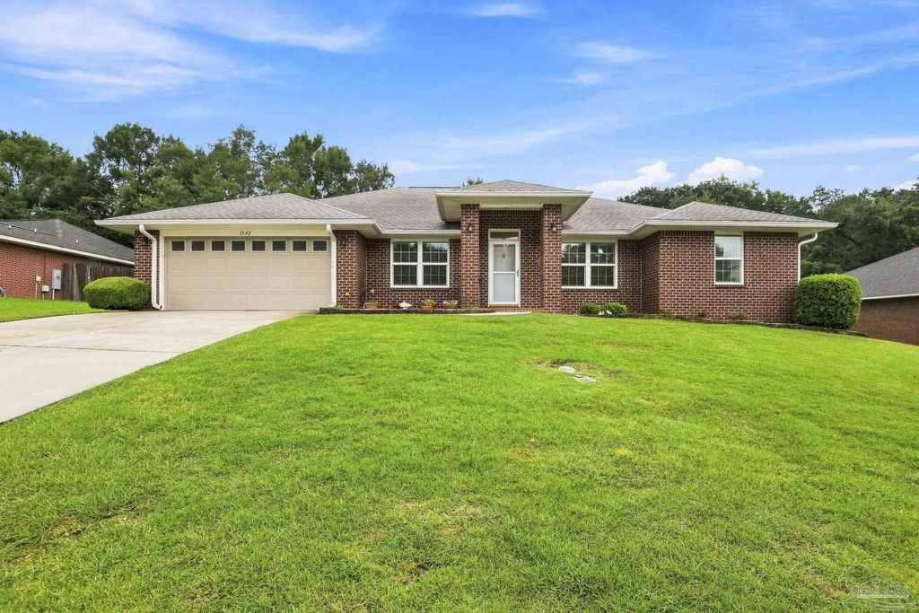 1542 Pelican Pt Dr, Cantonment