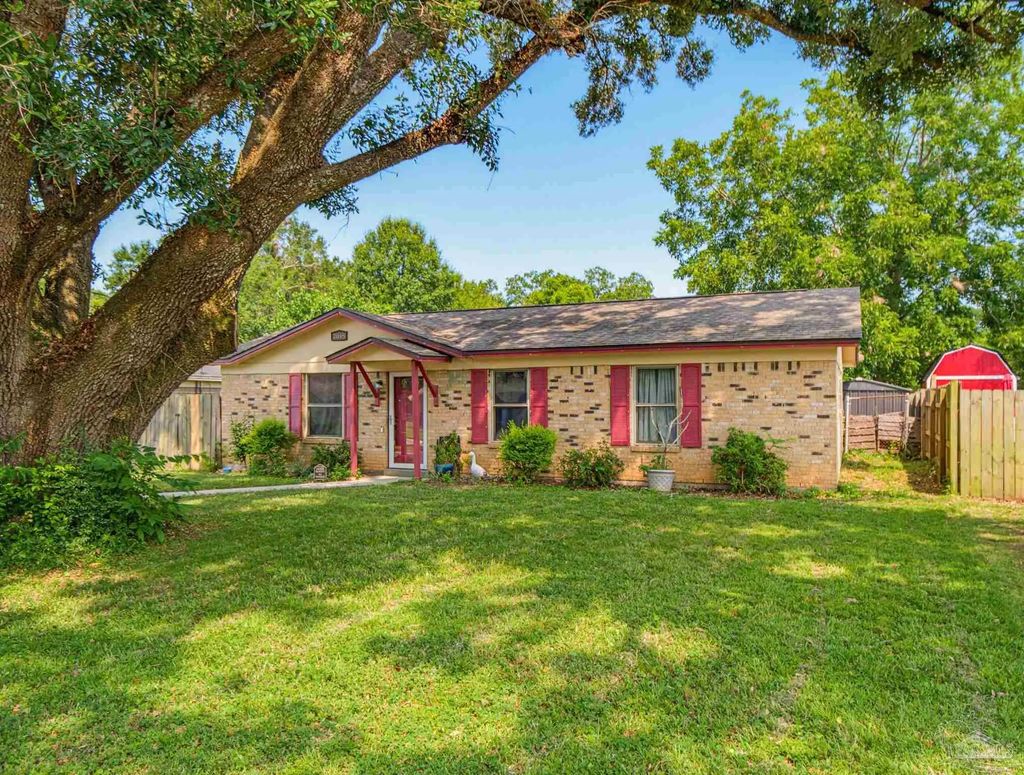 2018 Woodbury Dr, Cantonment