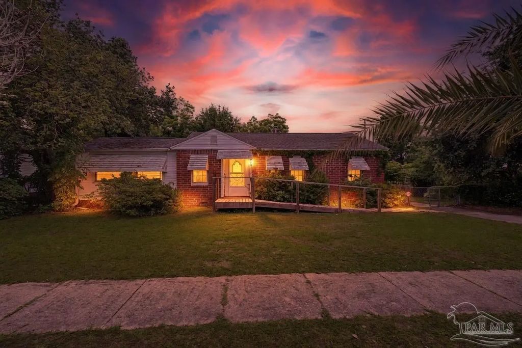 333 Gibbs Rd, Pensacola