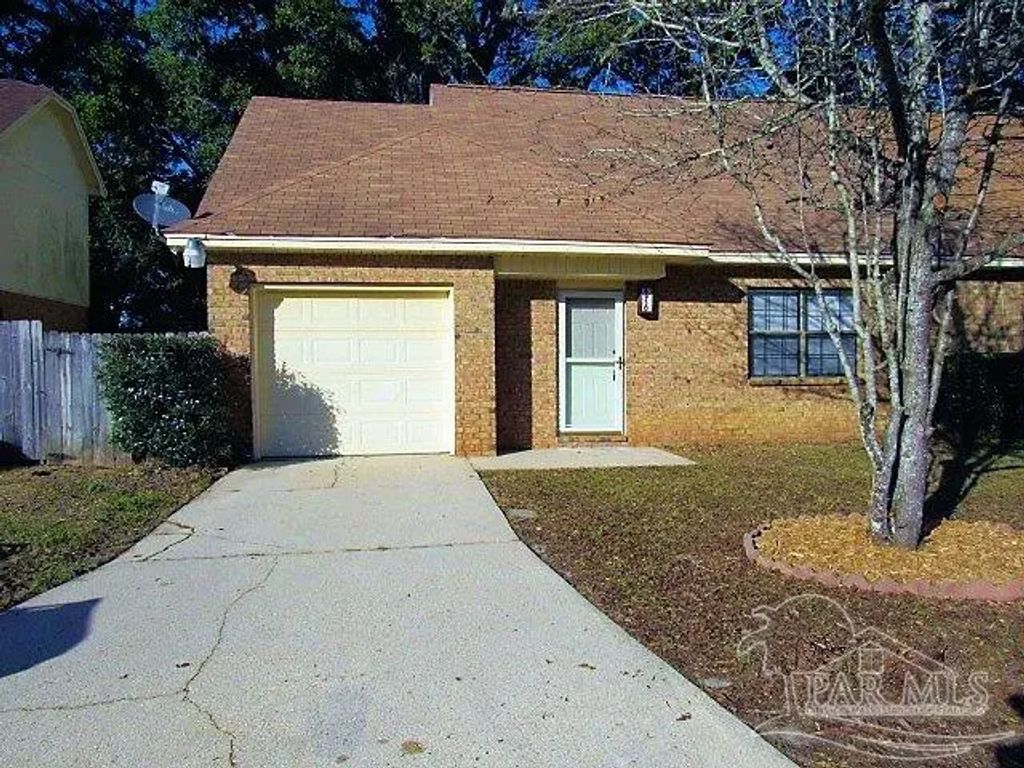 6930 Heather Oaks Dr, Pensacola