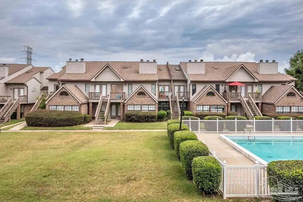 7150 Plantation Rd #327, Pensacola
