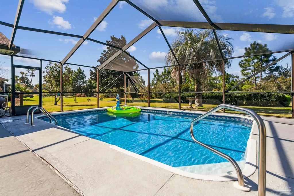 5519 Navaho Dr, Pensacola
