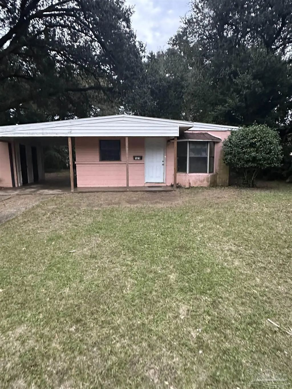 121 W Garfield Dr, Pensacola