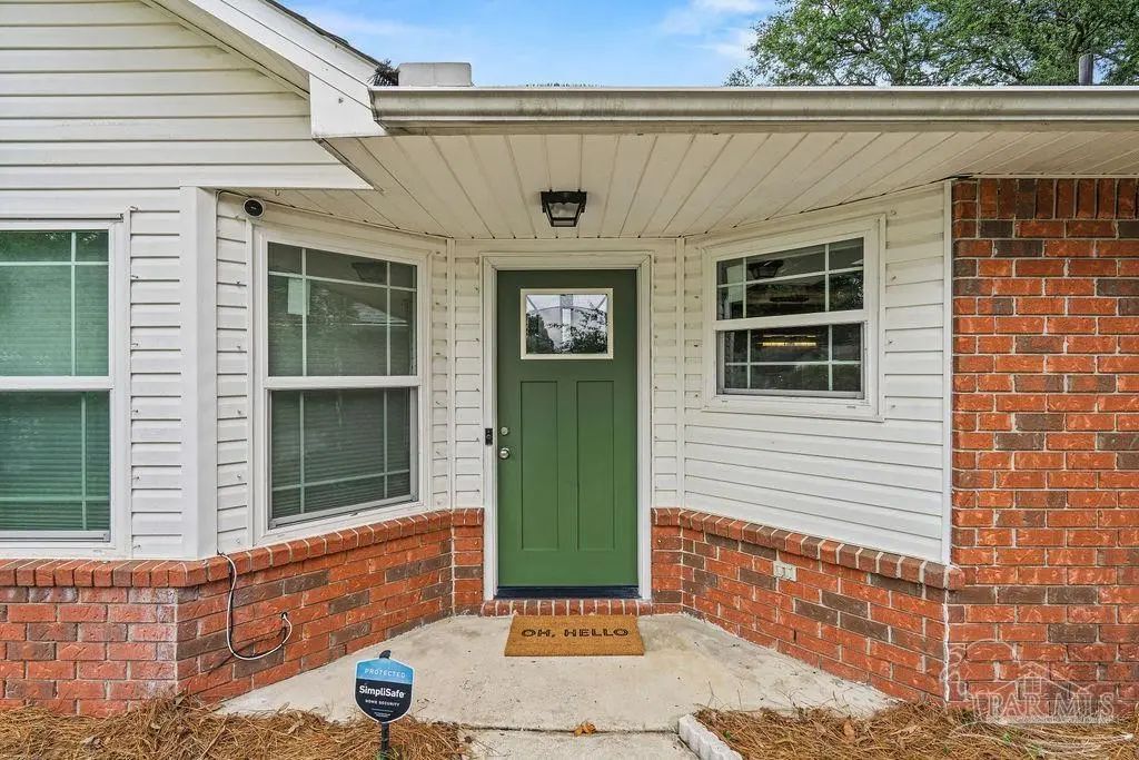 200 Lakeland Ct, Pensacola