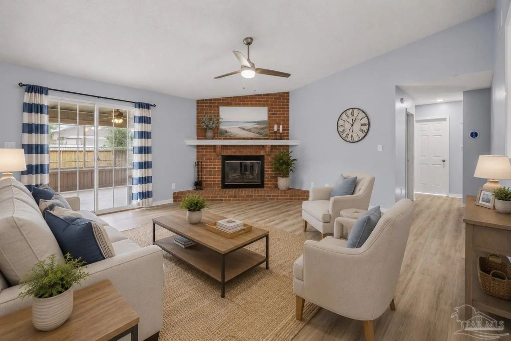 200 Lakeland Ct, Pensacola