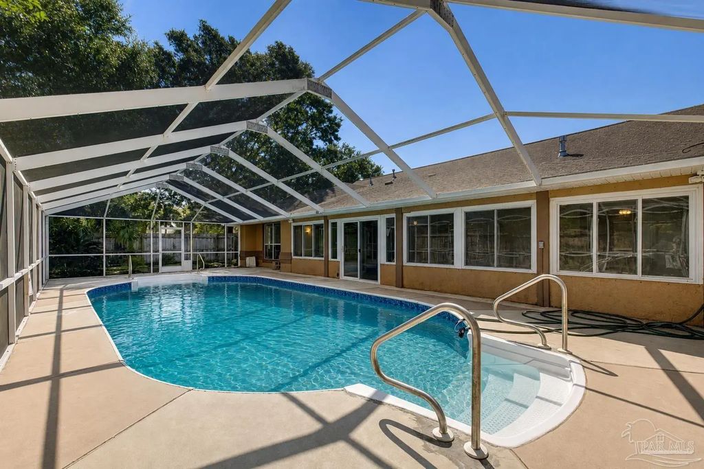 2300 Caddy Shack Ln, Pensacola