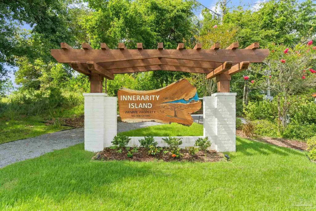 5602 North Shore Way, Pensacola