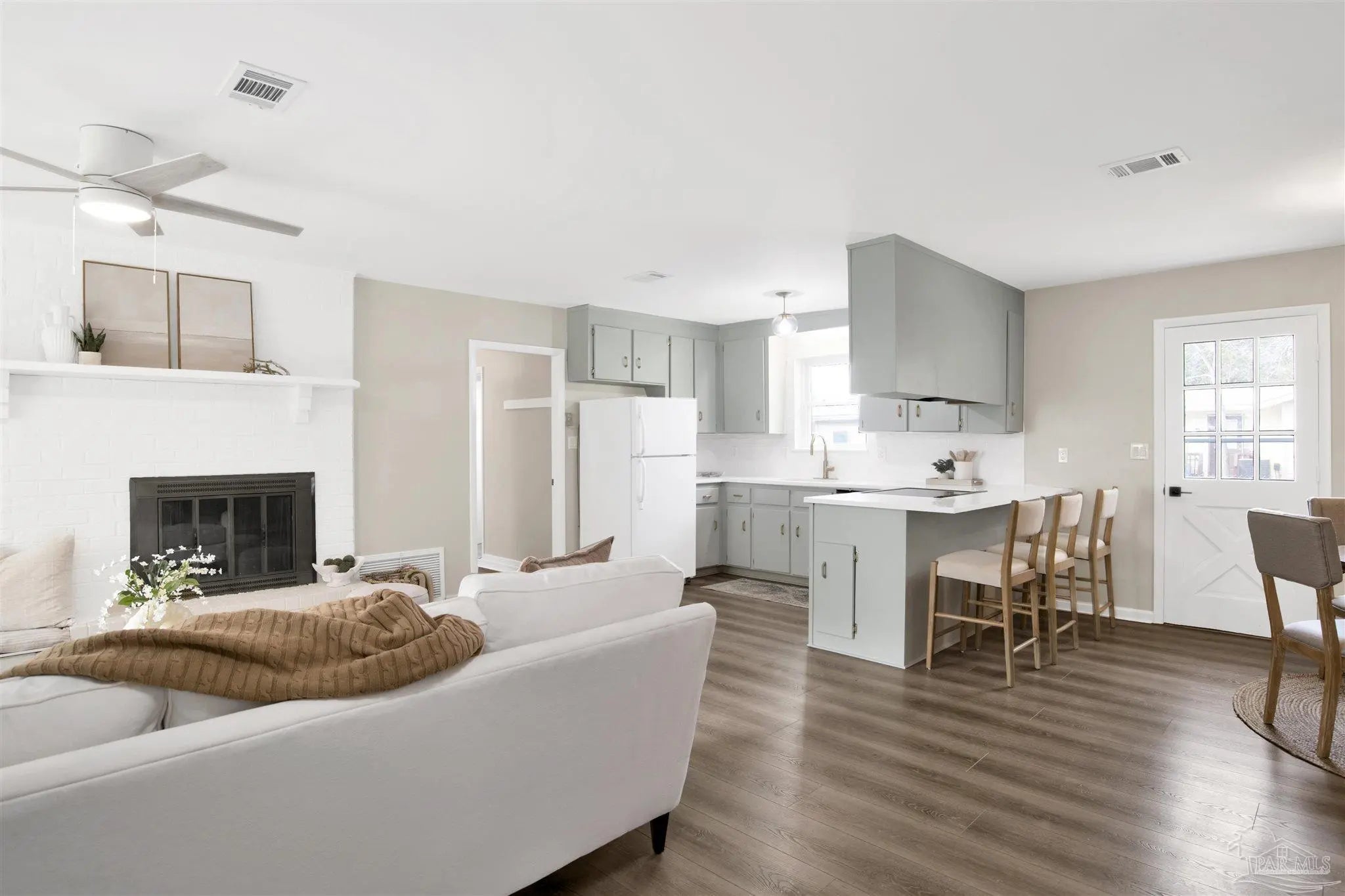 Photo of Listing #678510