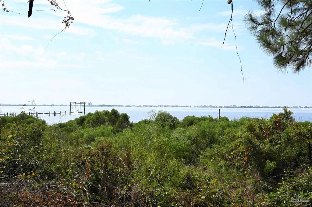 1726 Villa Vizcaya Dr, Navarre