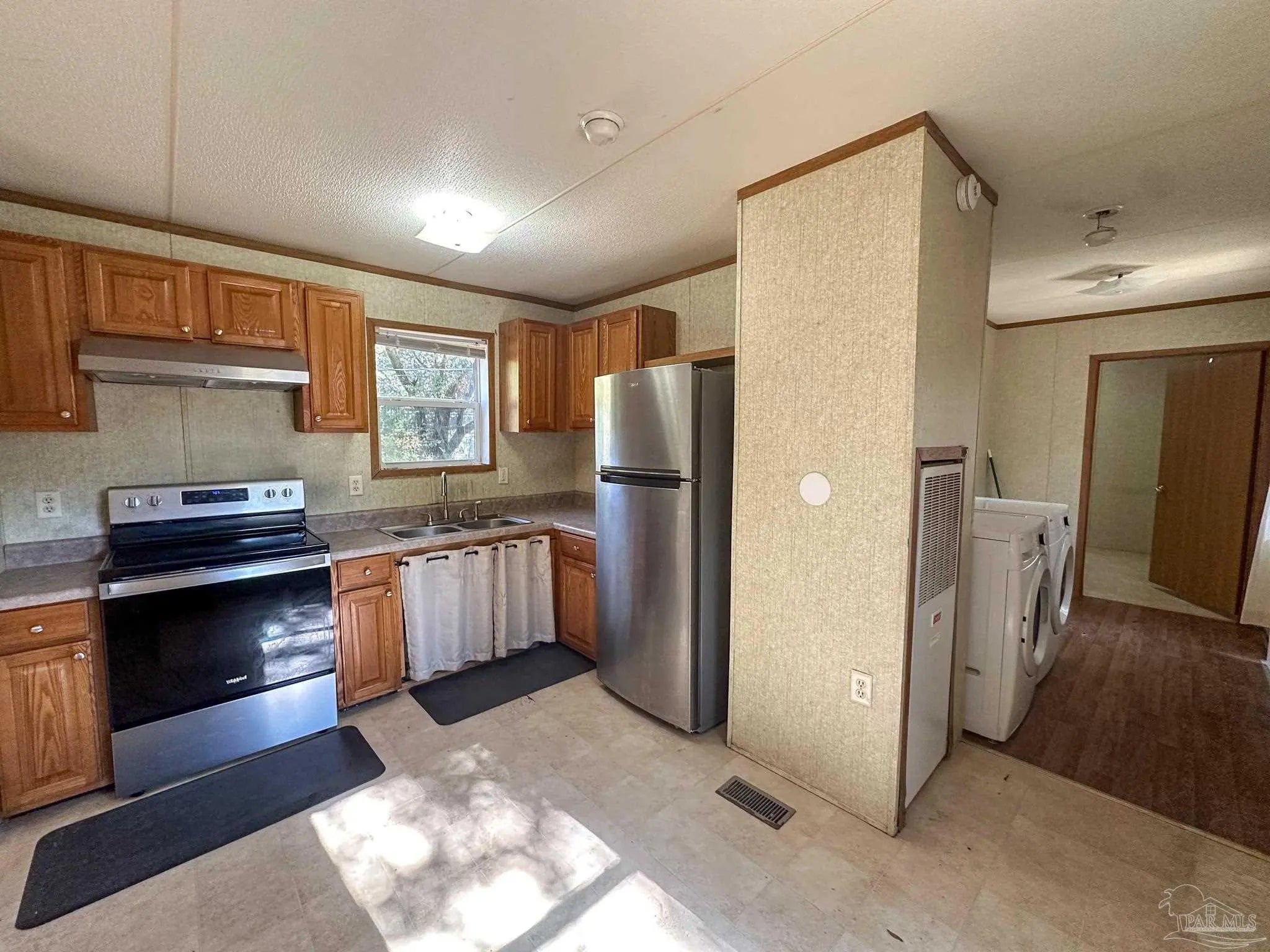 Photo of Listing #675738