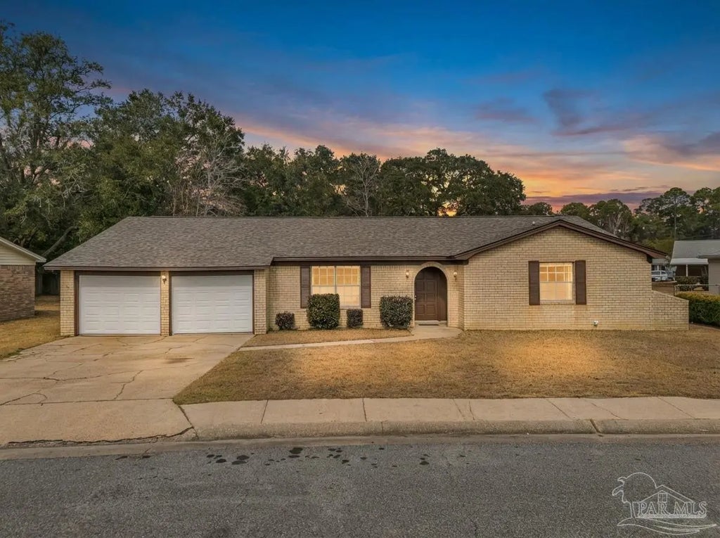 8120 Camelford Dr, Pensacola