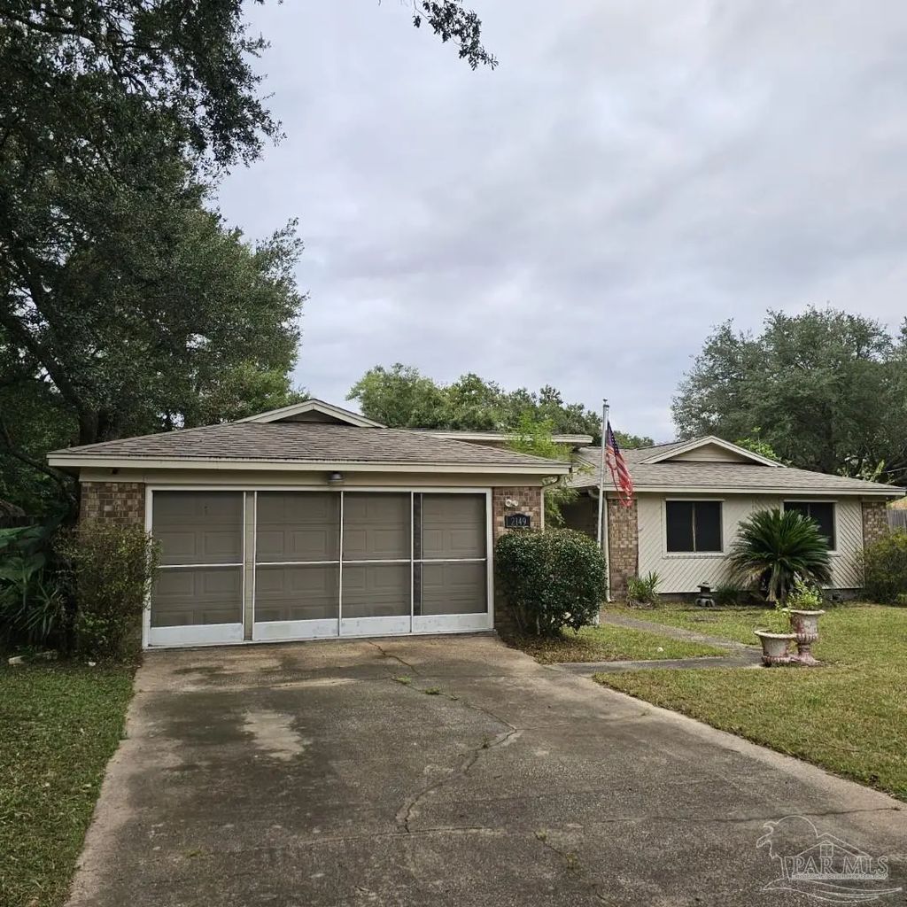 2149 Yardley Cir, Pensacola
