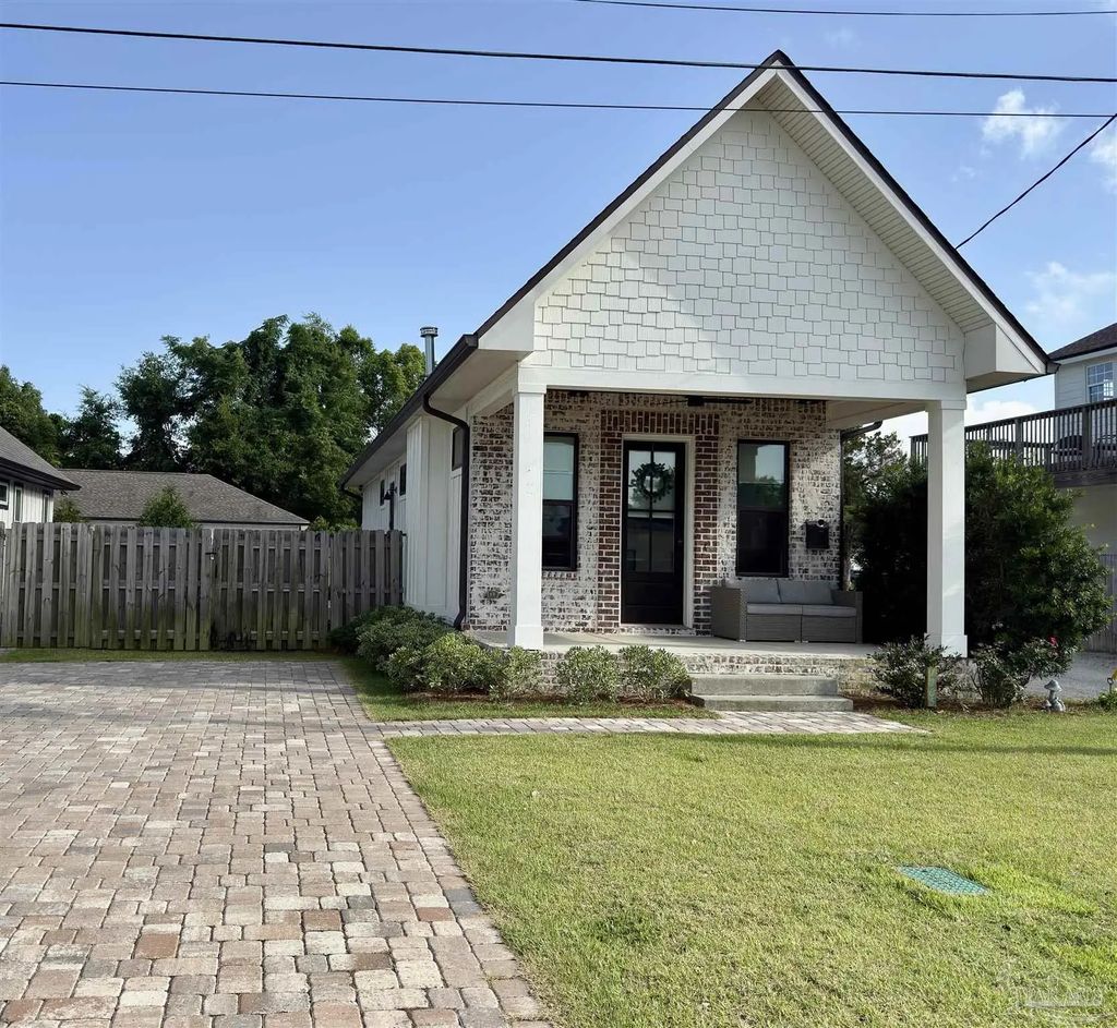 1205 E Scott St, Pensacola
