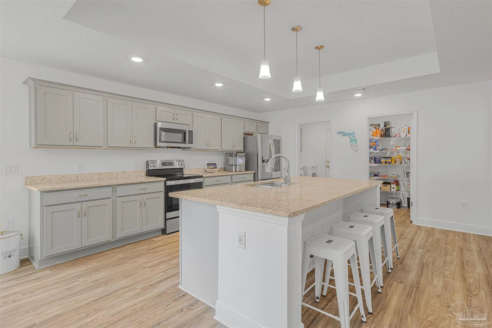 Photo of Listing #671985