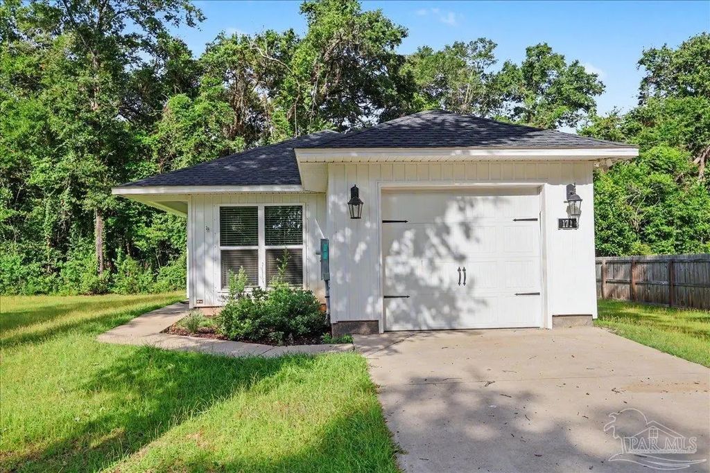 171 Calvert Oaks Dr, Pensacola