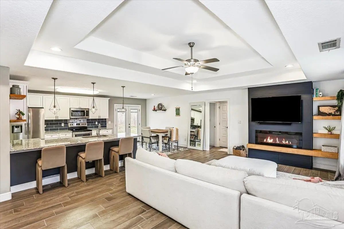 Photo of Listing #676183