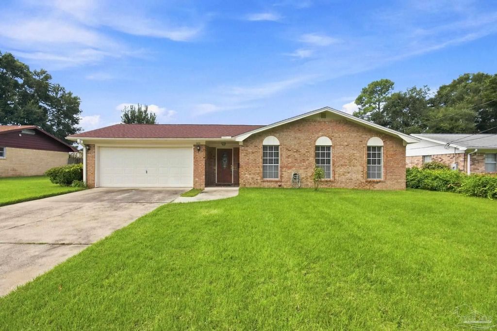 8221 Squire Rd, Pensacola