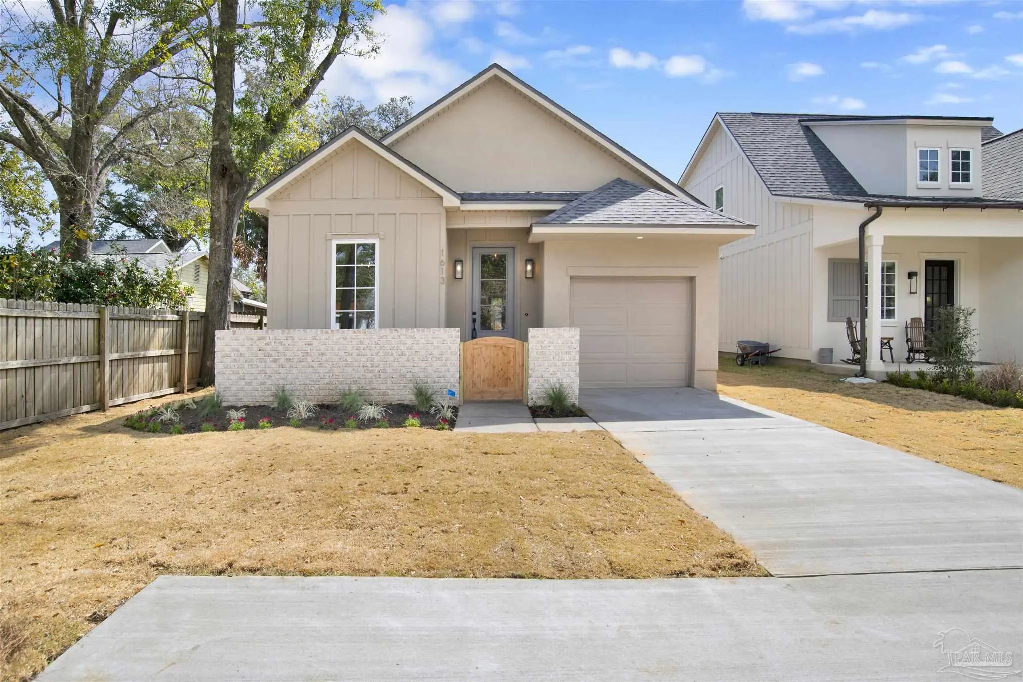 Photo of Listing #677599