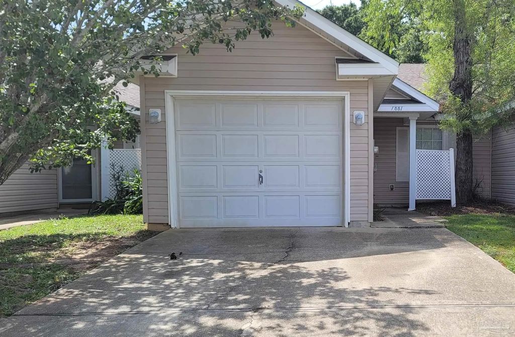 7881 Stonebrook Dr, Pensacola
