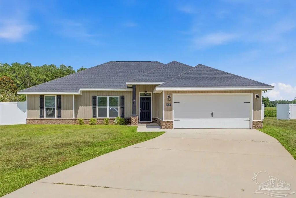 215 Saint Stephens Ct, Atmore