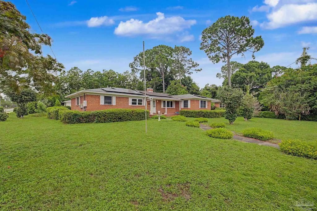 790 Whitney Dr, Pensacola