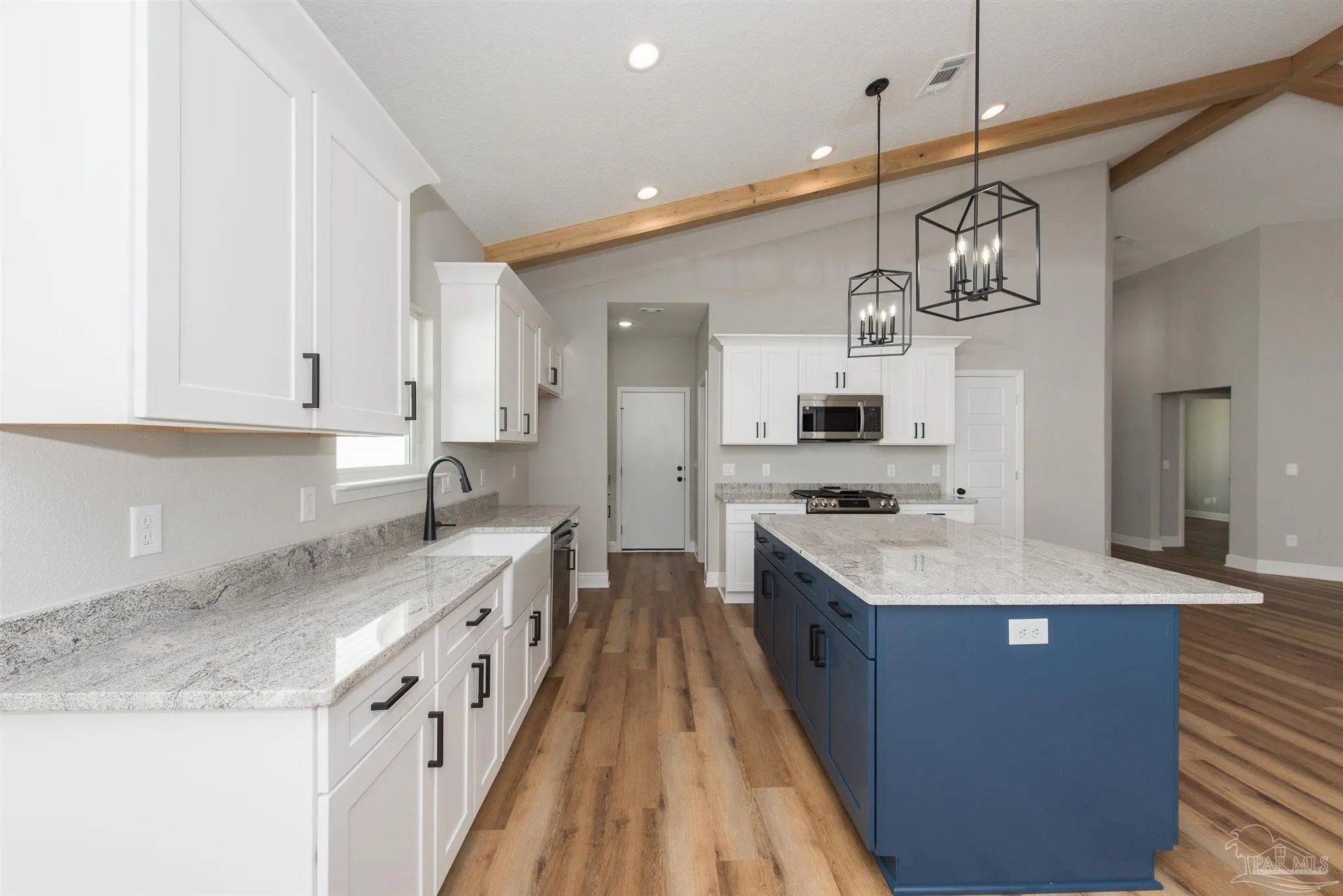 Photo of Listing #670355