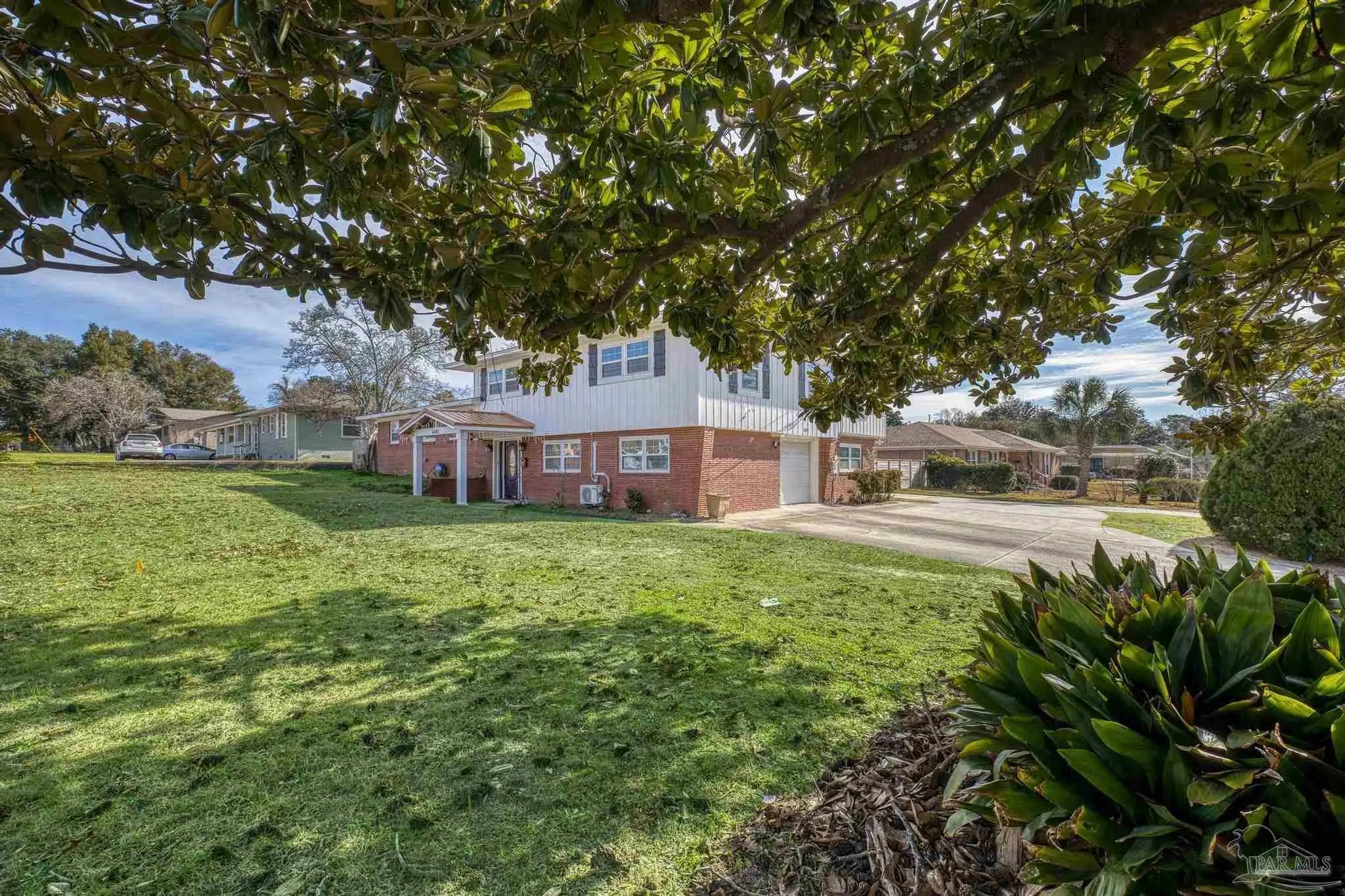 Photo of Listing #677576