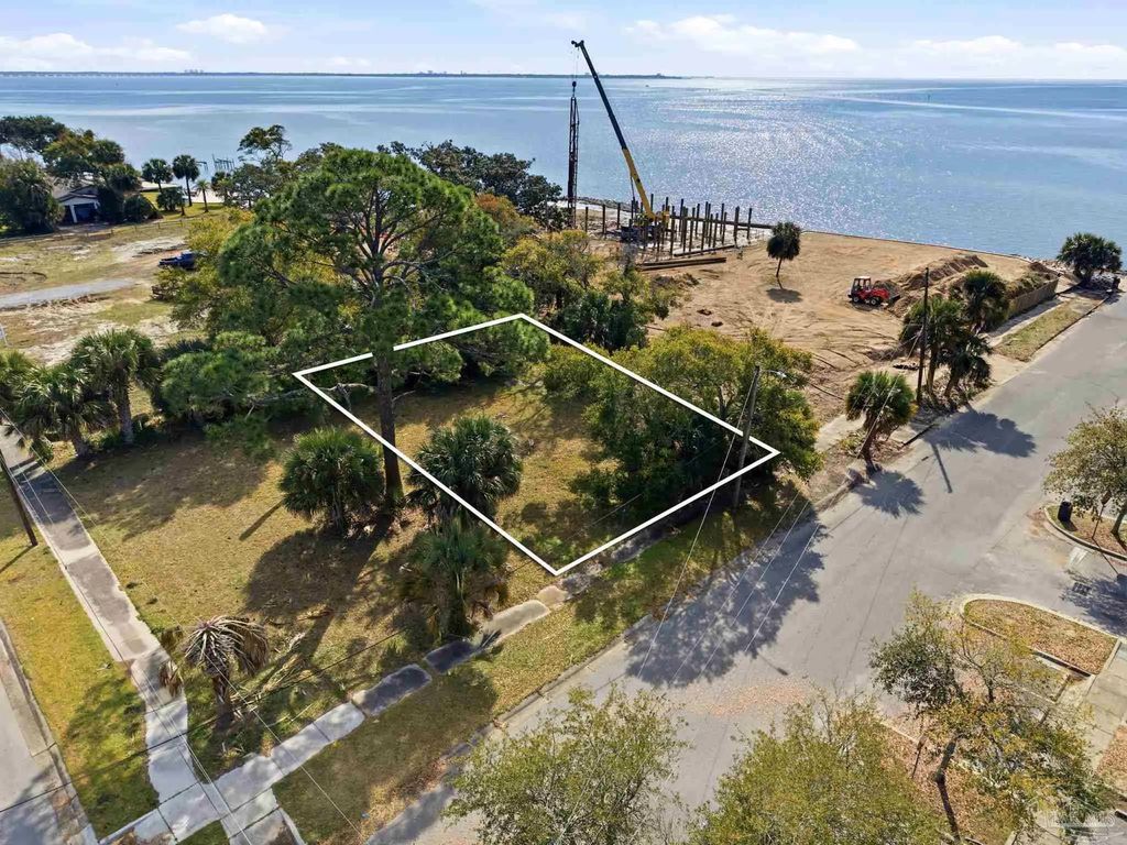 902 S I St, Pensacola