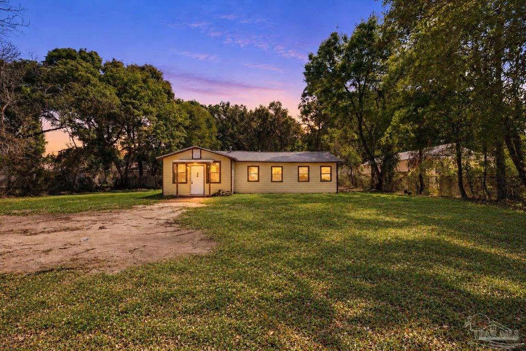 2403 E Johnson Ave, Pensacola
