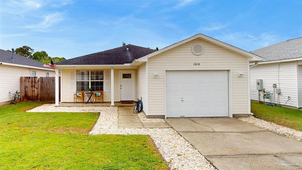 1010 Antigua Cir, Pensacola