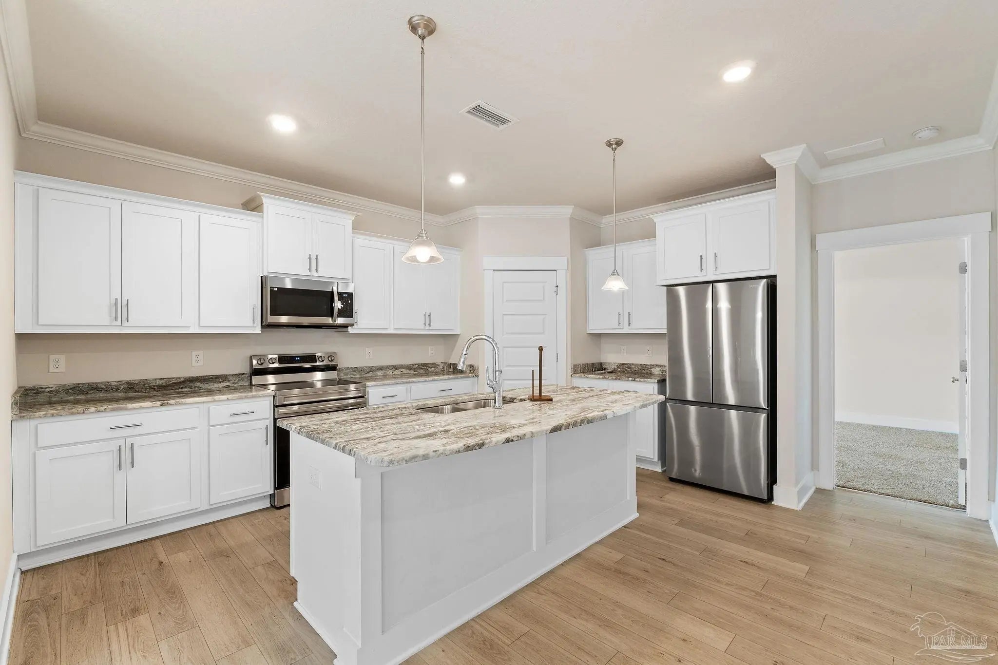 Photo of Listing #670317