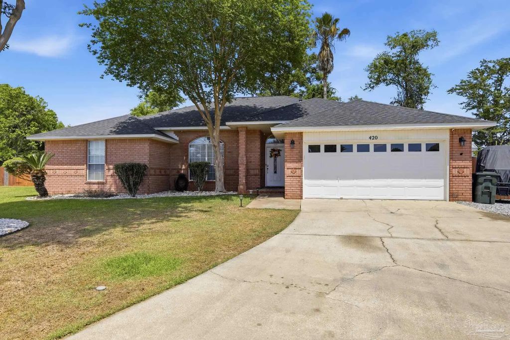 420 Megan Dr, Cantonment